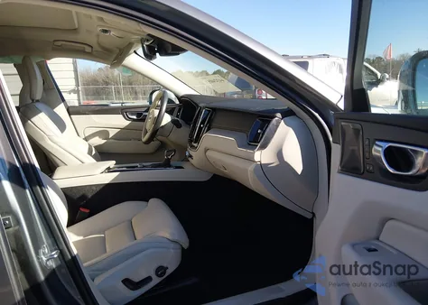 2021 Volvo Xc60 T5 Inscription z USA, uszkodzony, nr VIN YV4102RL2M1779203